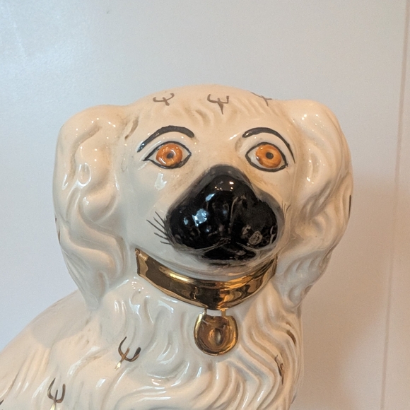 Royal Doulton Staffordshire White and Gold Ceramic Dog Figurine - Picture 4 of 7